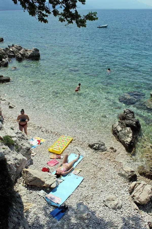 Apartments With A Parking Space Novi Vinodolski - 13098 Croatia