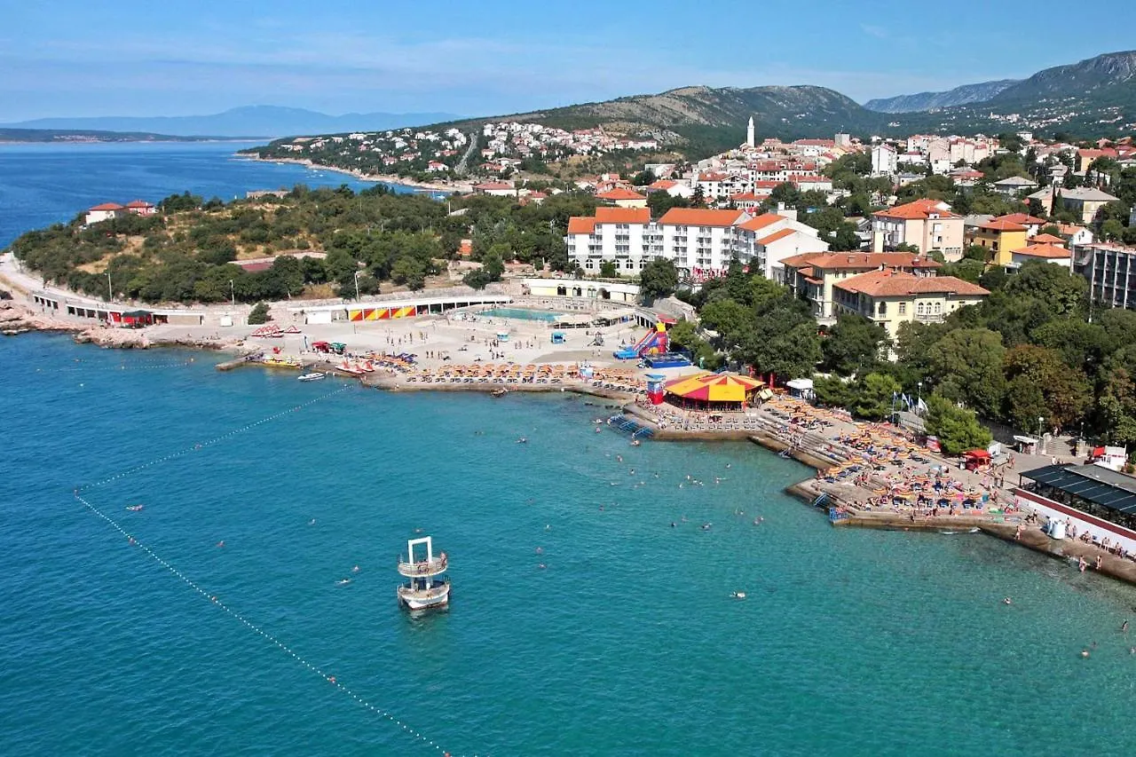 Apartments With A Parking Space Novi Vinodolski - 13098 Croatia