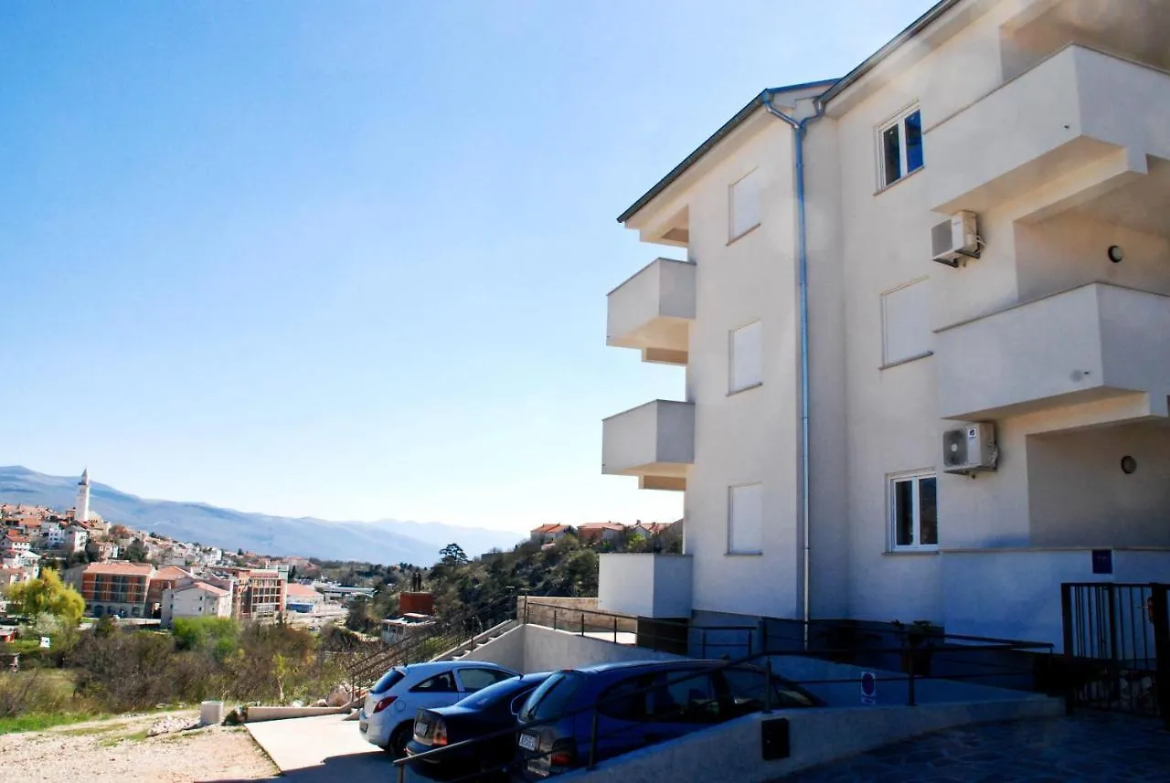 Apartments With A Parking Space Novi Vinodolski - 13098