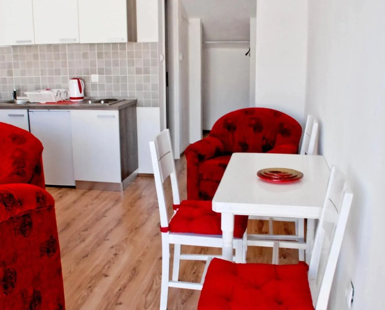 Apartments With A Parking Space Novi Vinodolski - 13098